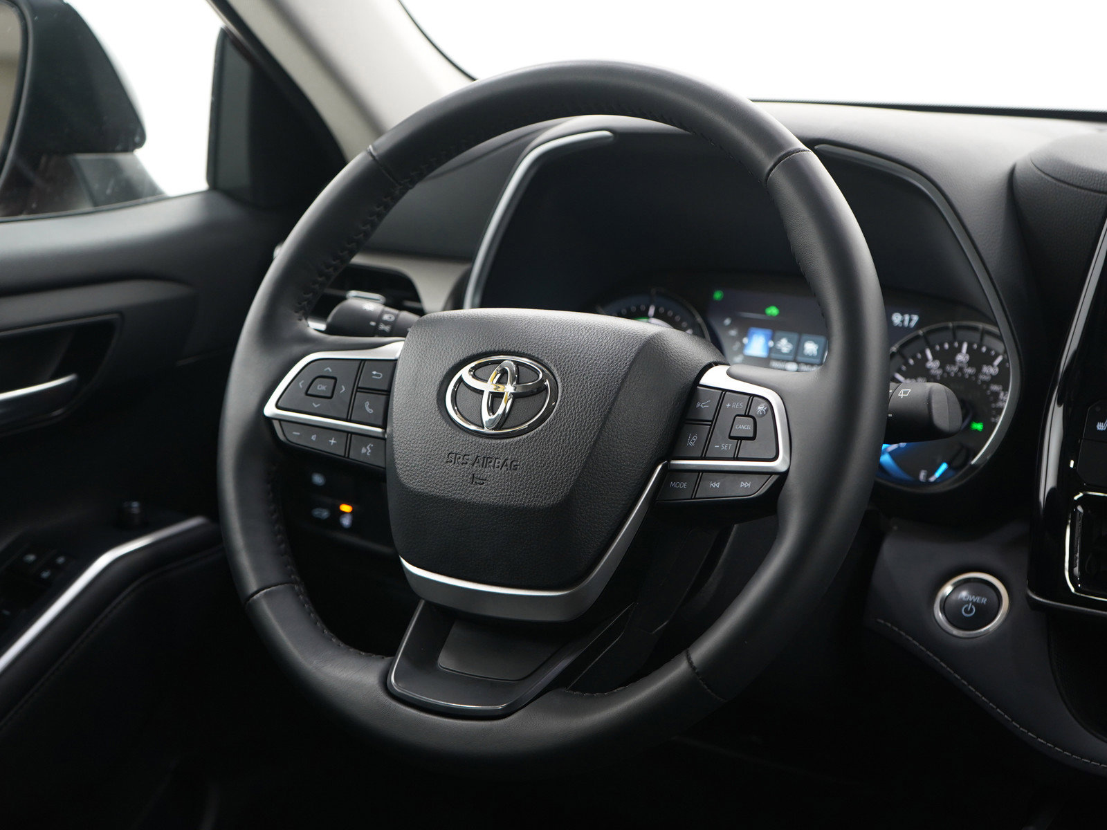 Used 2024 Toyota Highlander XLE image 14