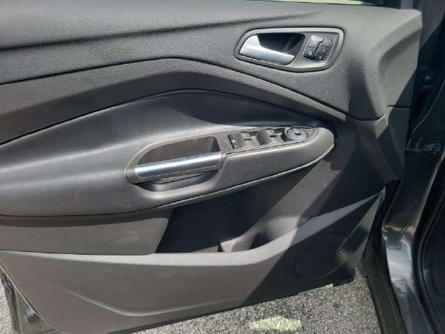 Used 2019 Ford Escape Titanium w/ U9j03 - Titanium Tow Package AWD/4WD image 18