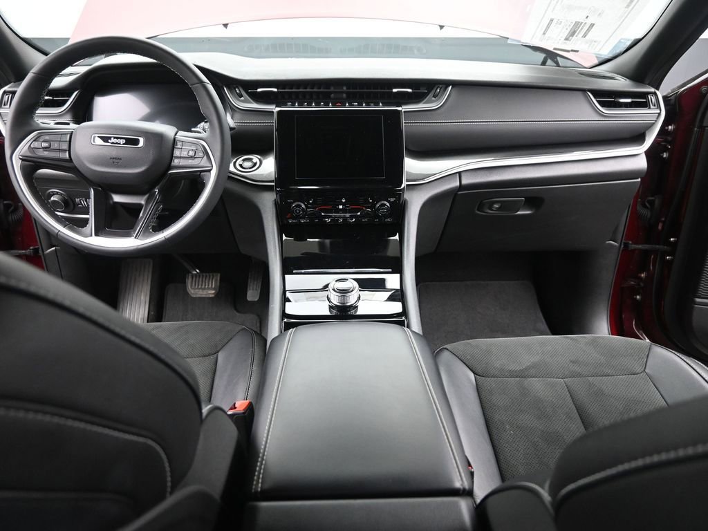 Used 2023 Jeep Grand Cherokee Altitude image 24