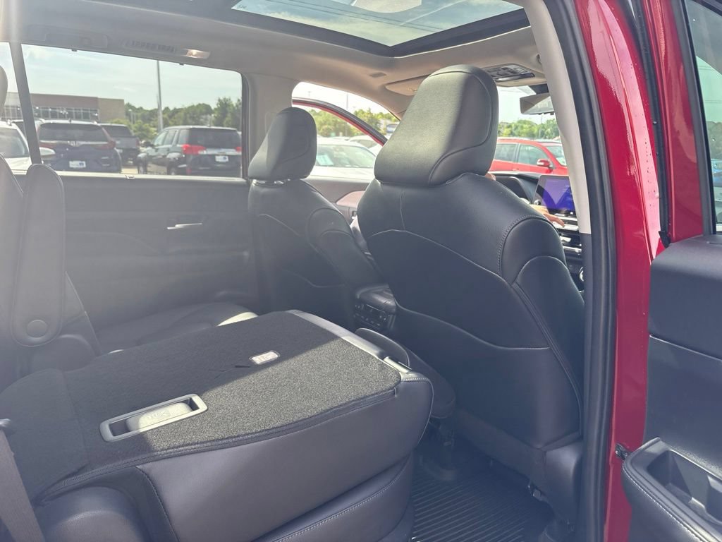 Used 2024 Toyota Grand Highlander AWD image 32