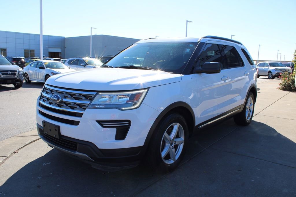 Used 2018 Ford Explorer XLT image 3
