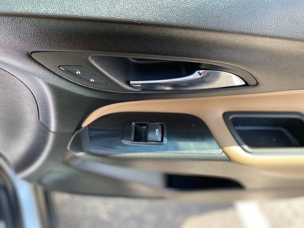 Used 2023 Chevrolet Equinox Premier image 10