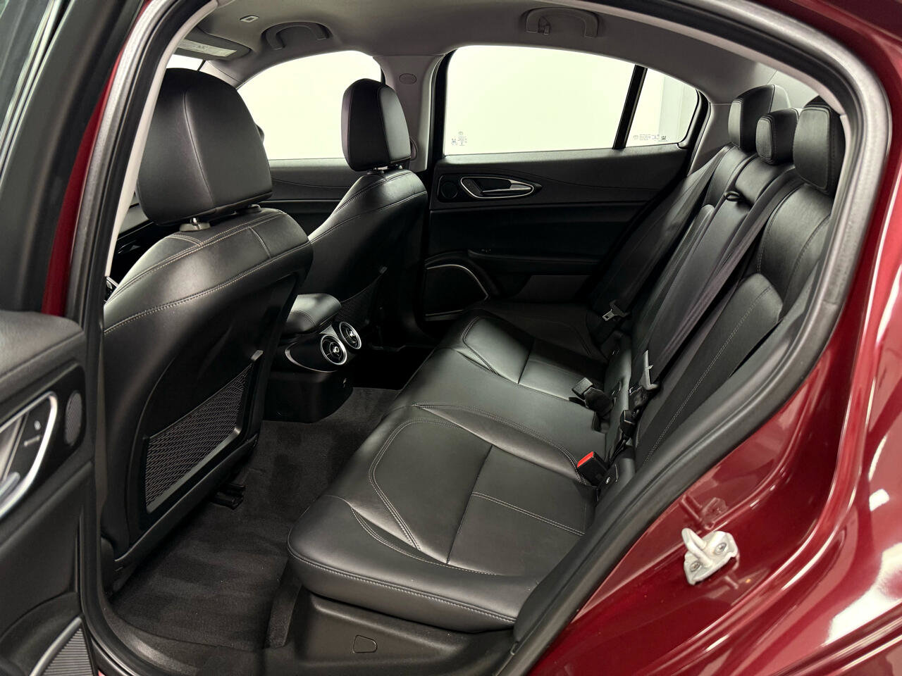 Used 2018 Alfa Romeo Giulia AWD image 32