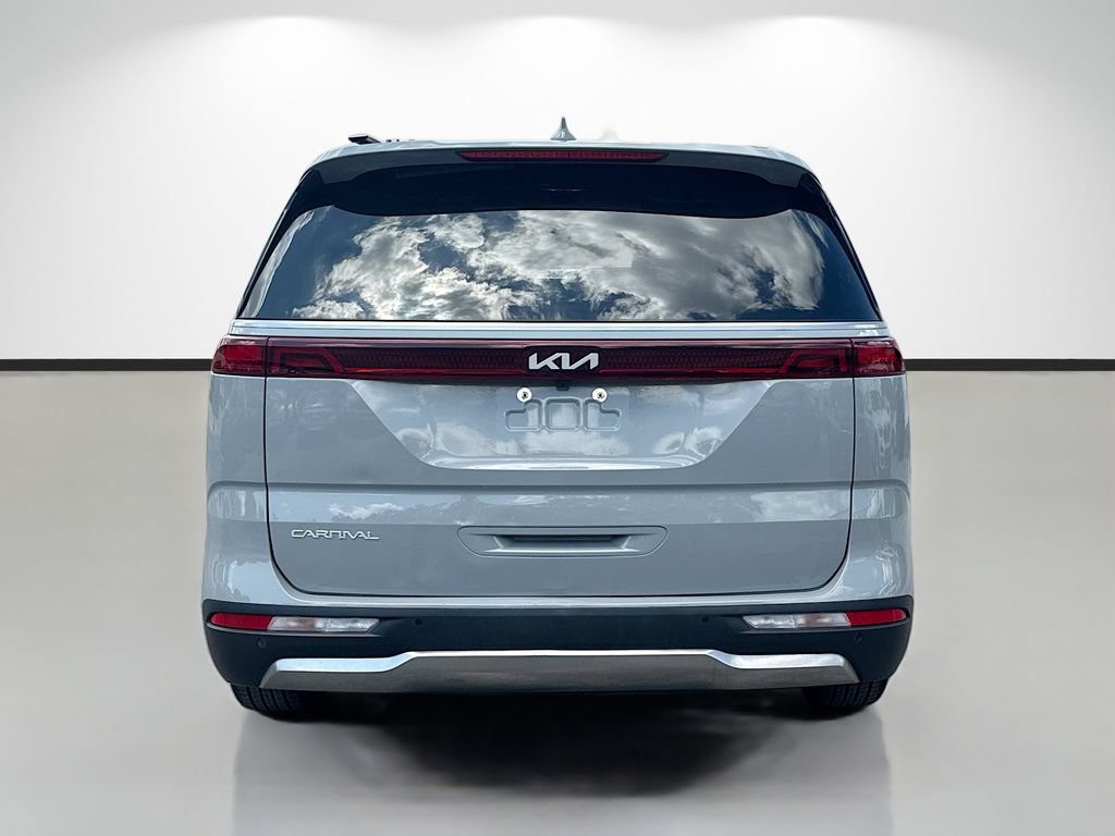 Used 2024 Kia Carnival FWD image 4
