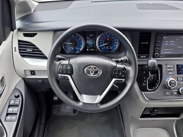 Used 2019 Toyota Sienna LE w/ LE Preferred Package FWD image 12