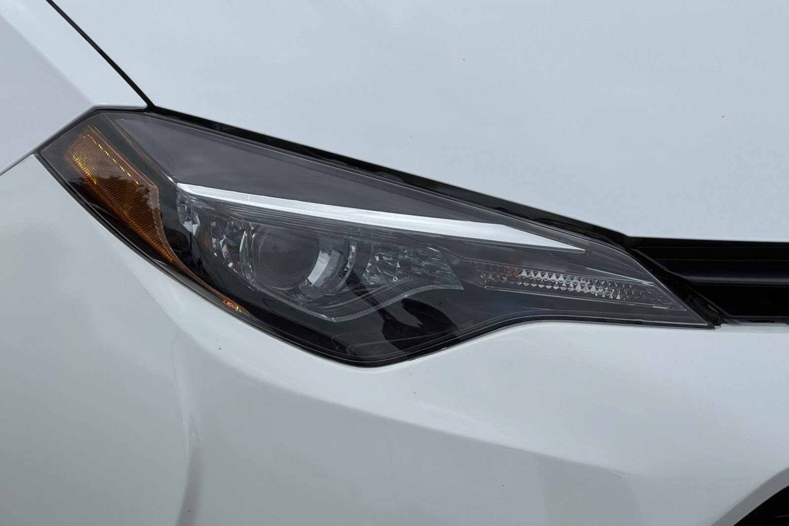 Used 2019 Toyota Corolla LE w/ Carpet Mat Package (TMS) FWD image 39