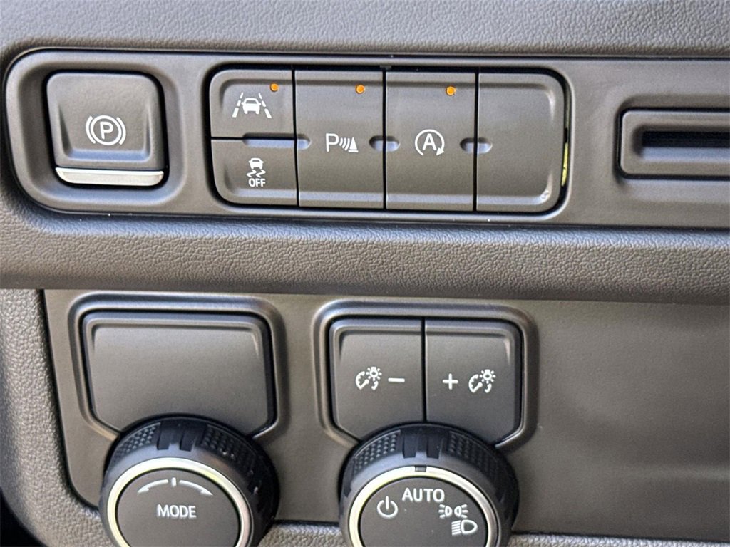 Used 2024 Chevrolet Suburban LT image 16