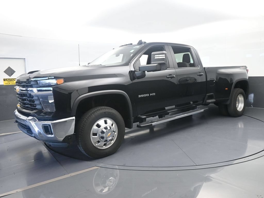 Used 2026 Chevrolet Silverado 3500 LT AWD/4WD image 2