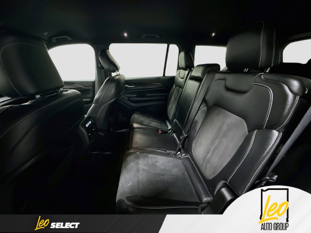 Used 2023 Jeep Grand Cherokee L Laredo AWD/4WD image 26