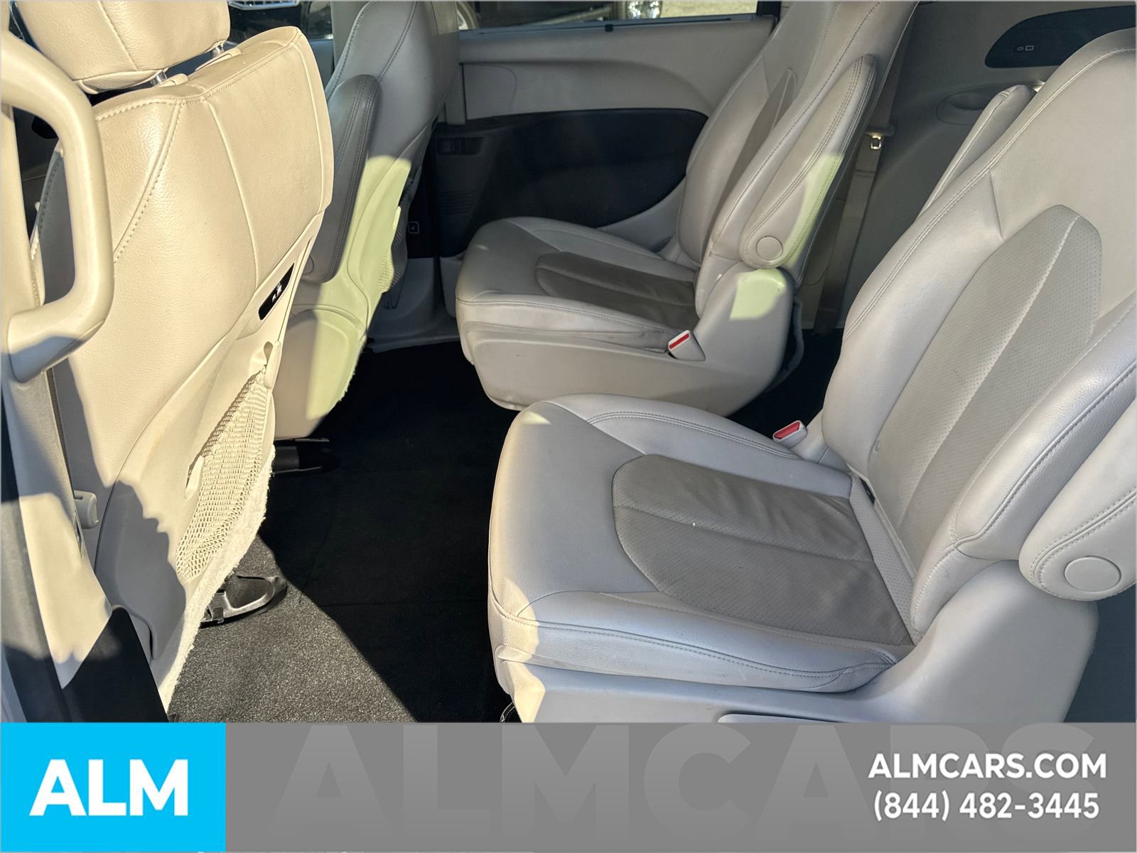 Used 2021 Chrysler Pacifica Touring-L image 25