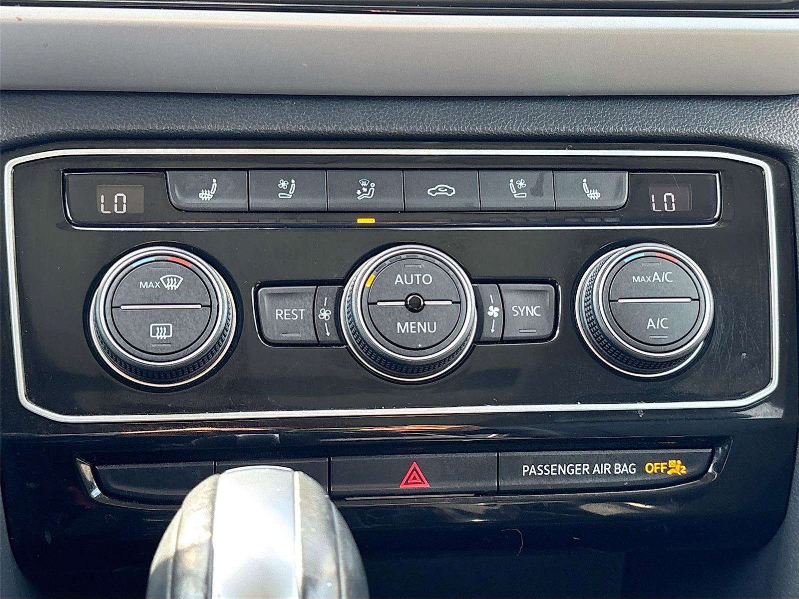 Used 2021 Volkswagen Atlas SEL Premium image 17