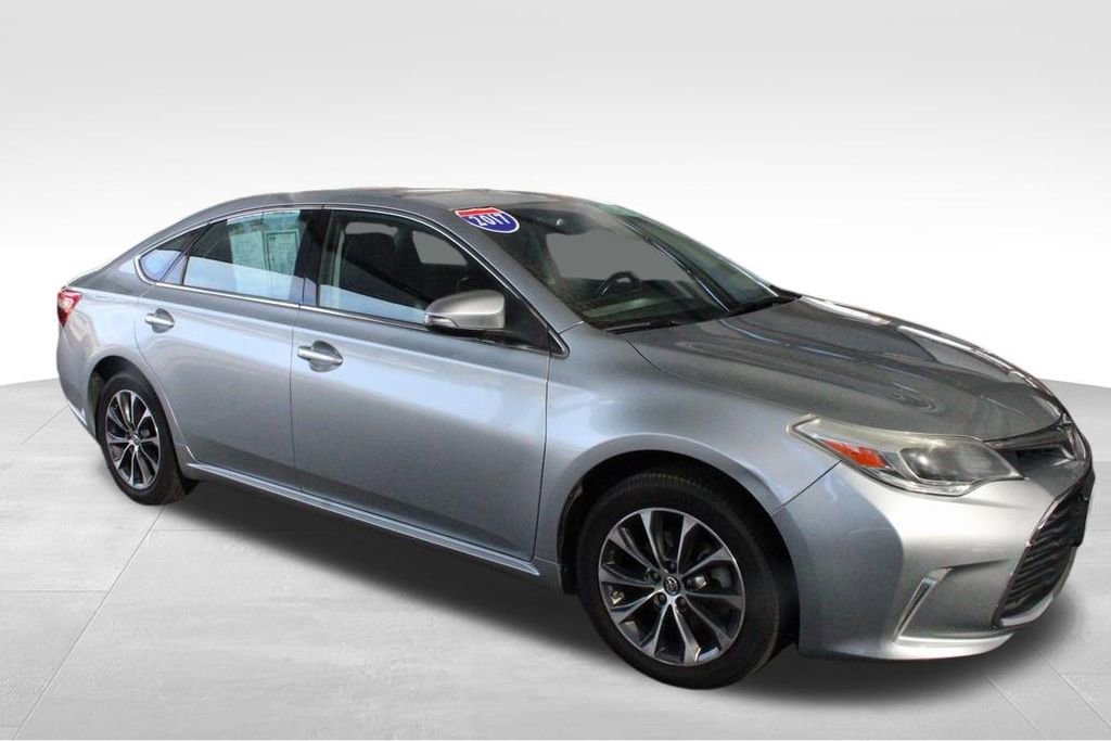 Used 2017 Toyota Avalon XLE image 19