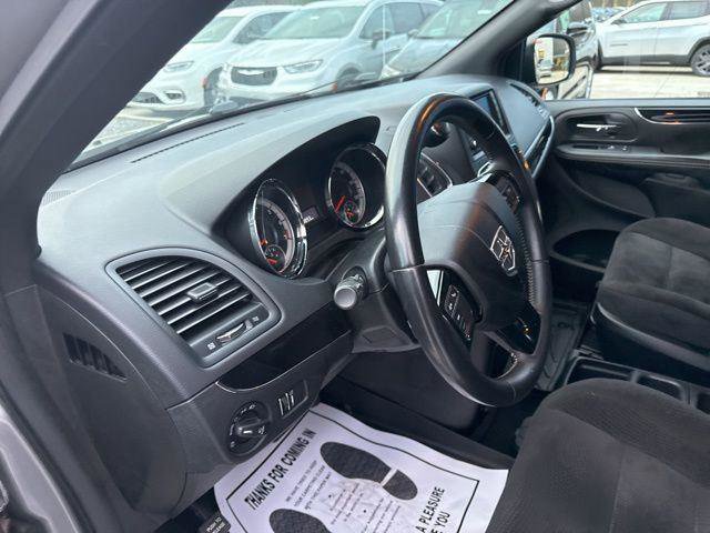 Used 2018 Dodge Grand Caravan SE image 17
