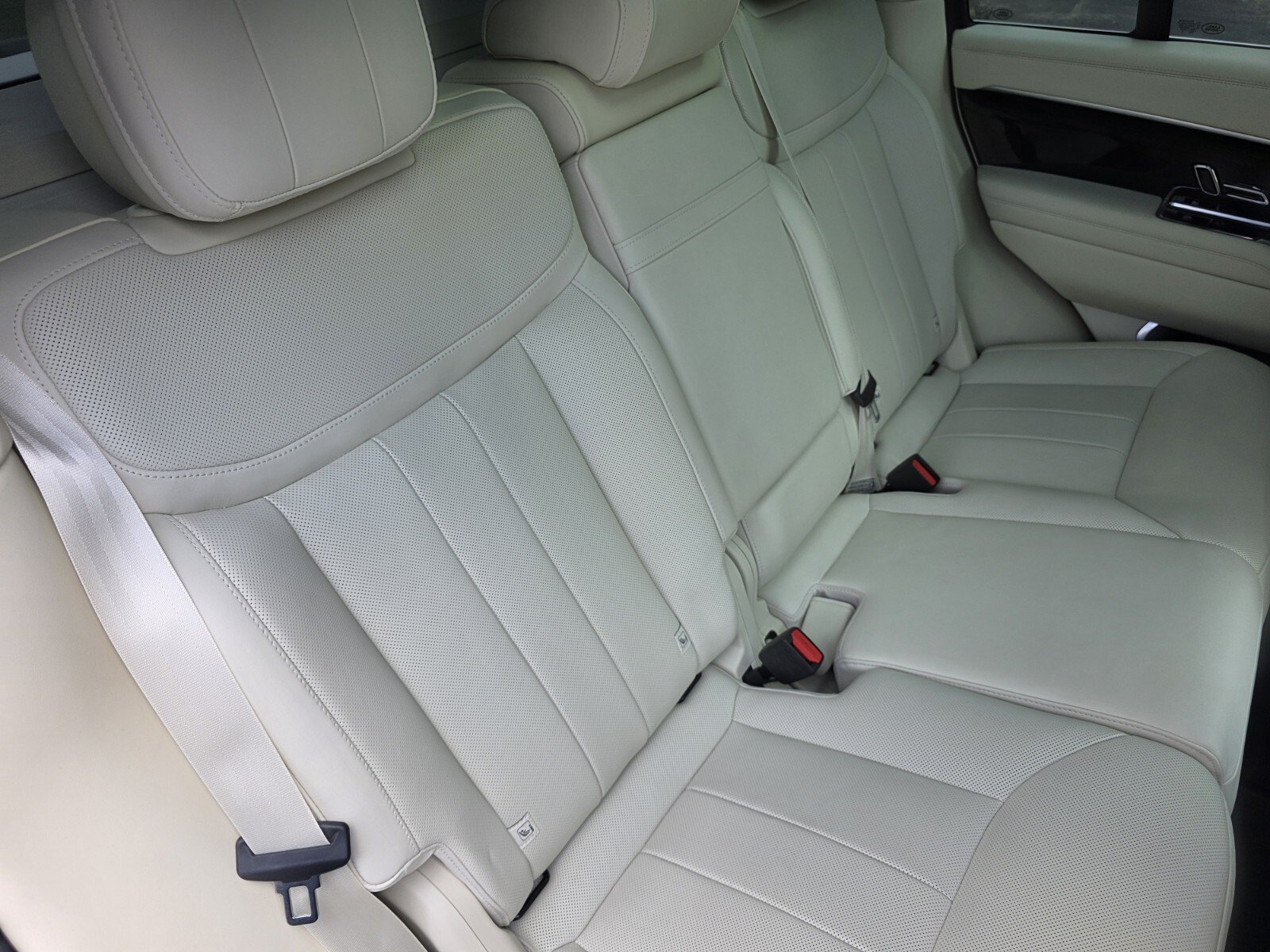 Certified 2024 Land Rover Range Rover SE AWD/4WD image 24