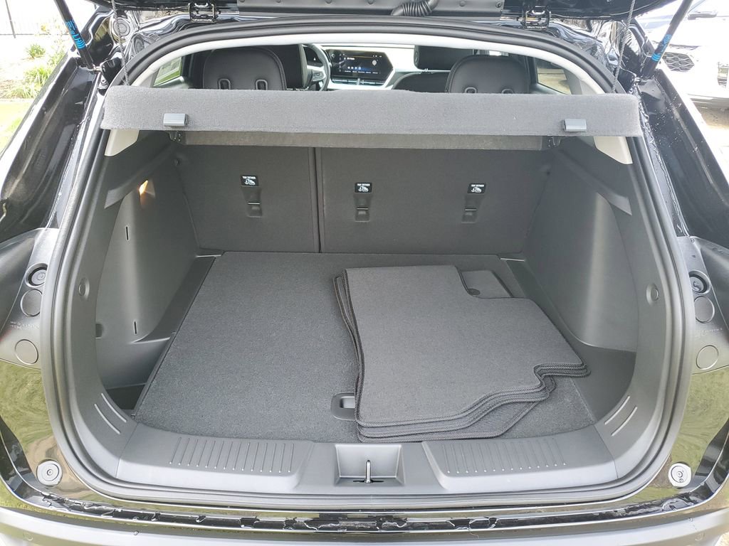 New 2026 Chevrolet Trax LT w/ Sunroof Package image 9