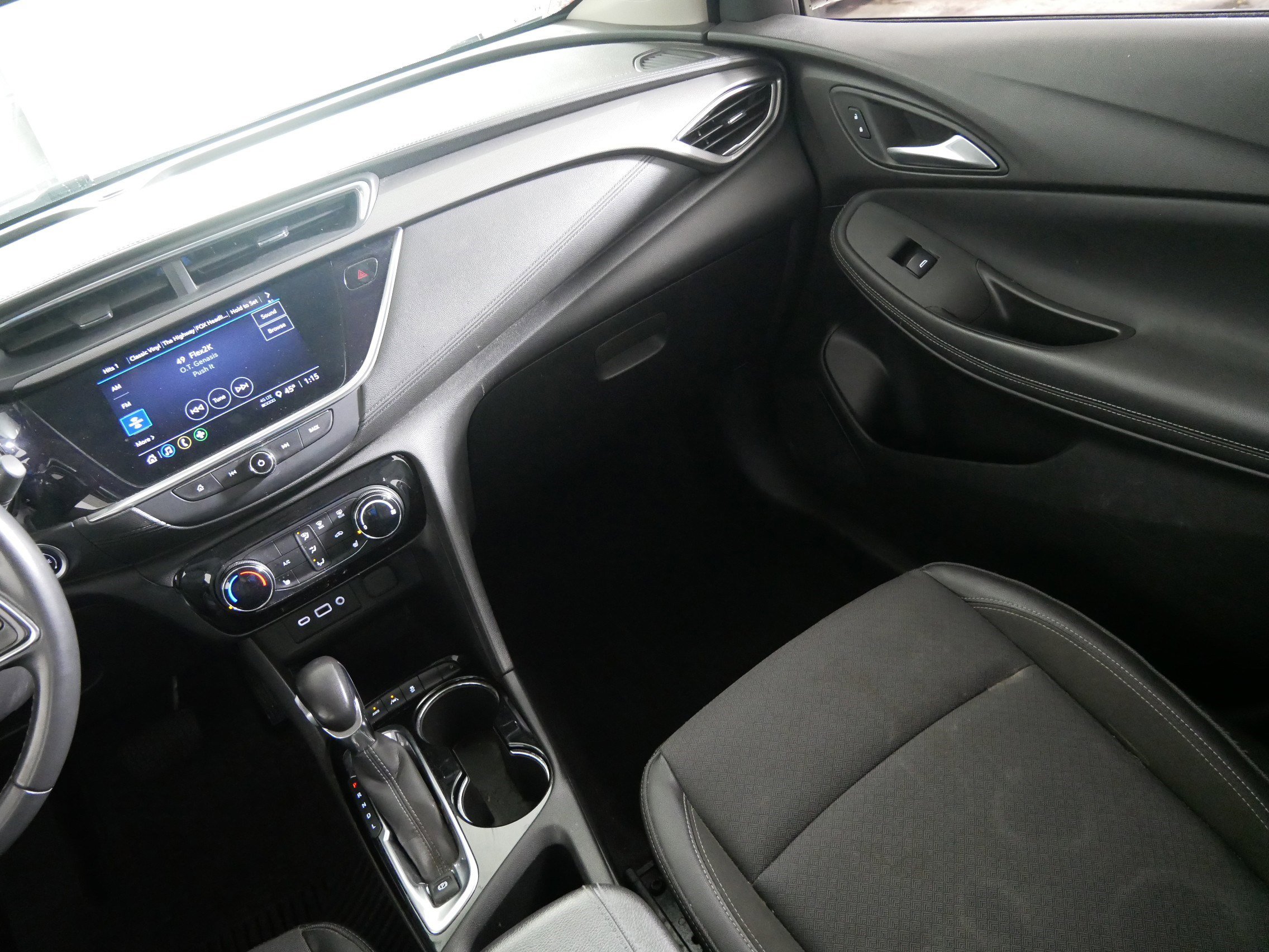 Used 2021 Buick Encore GX Preferred w/ Cold Weather Comfort Package image 11
