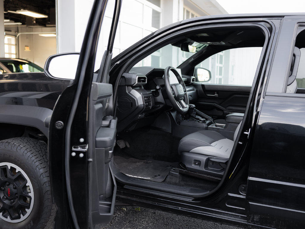 Used 2024 Toyota Tacoma TRD Off-Road AWD/4WD image 32