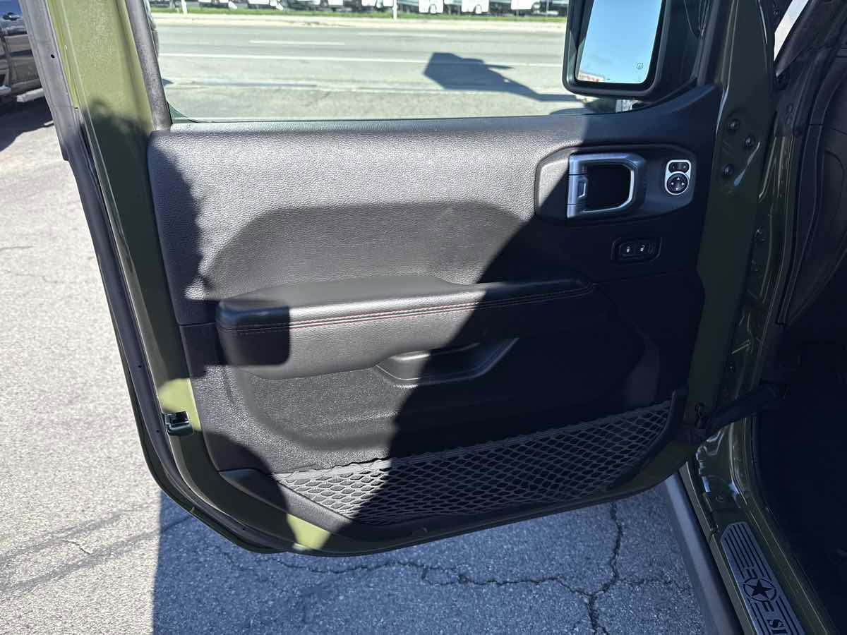 Used 2021 Jeep Gladiator Rubicon image 11