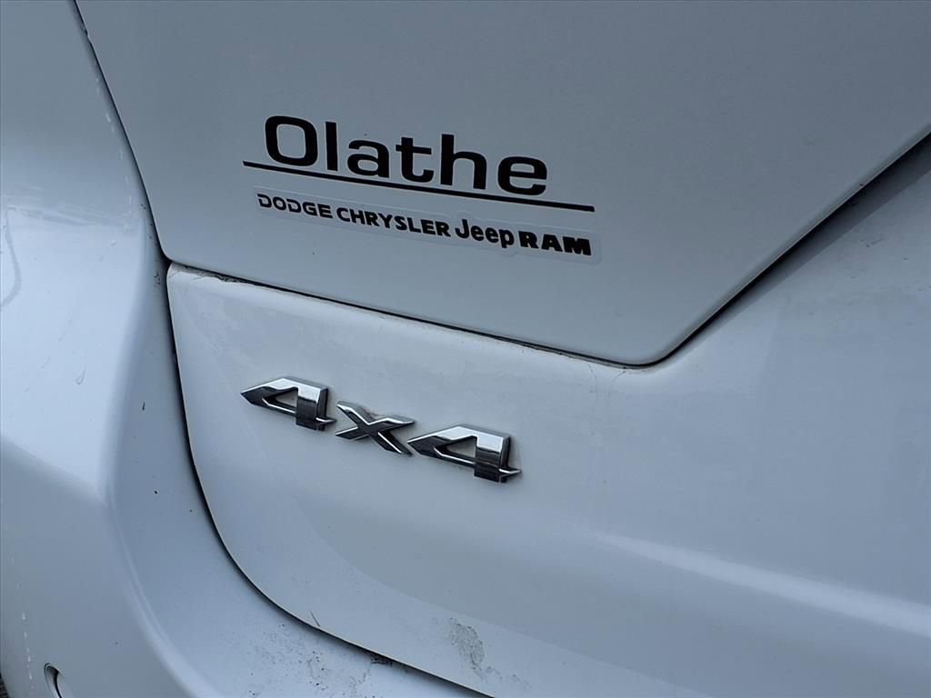 Used 2023 Jeep Grand Cherokee Laredo image 19