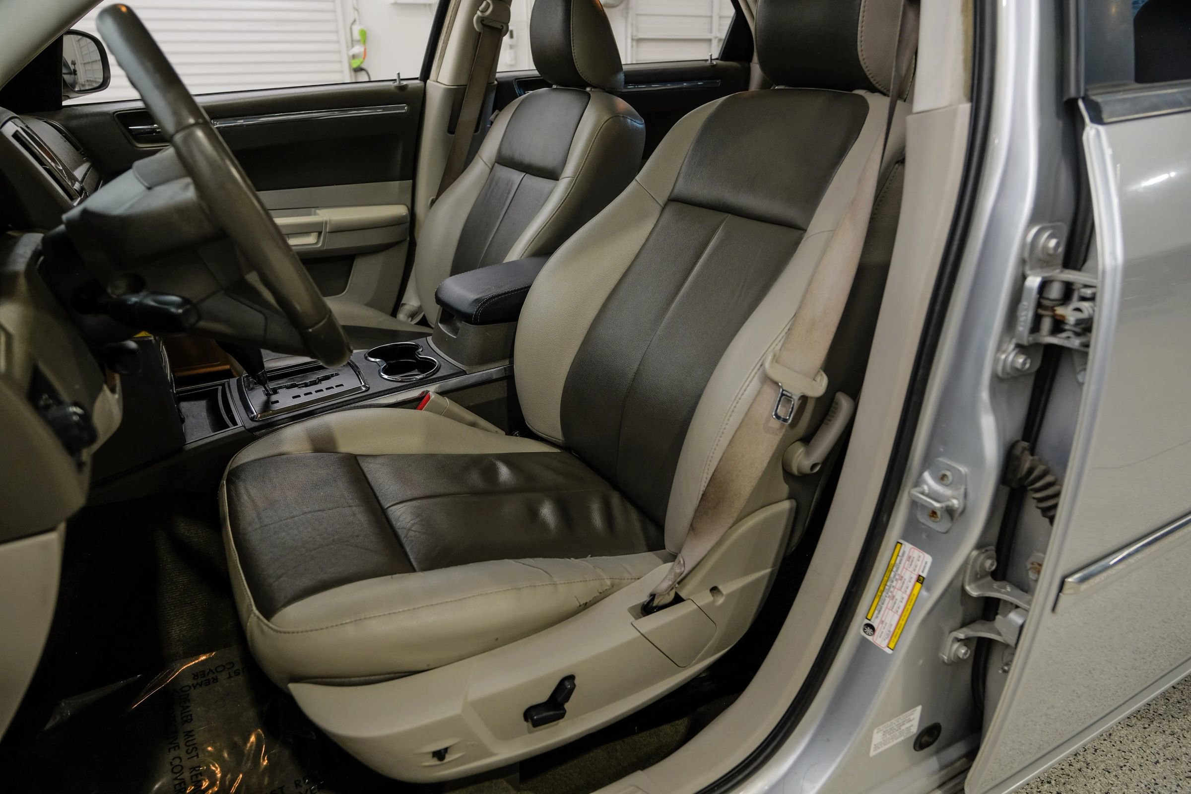 Used 2008 Chrysler 300 Touring image 19