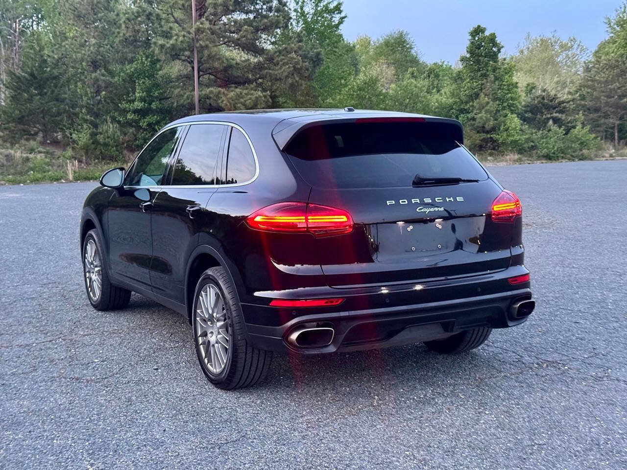 Used 2018 Porsche Cayenne w/ Premium Package AWD/4WD image 4