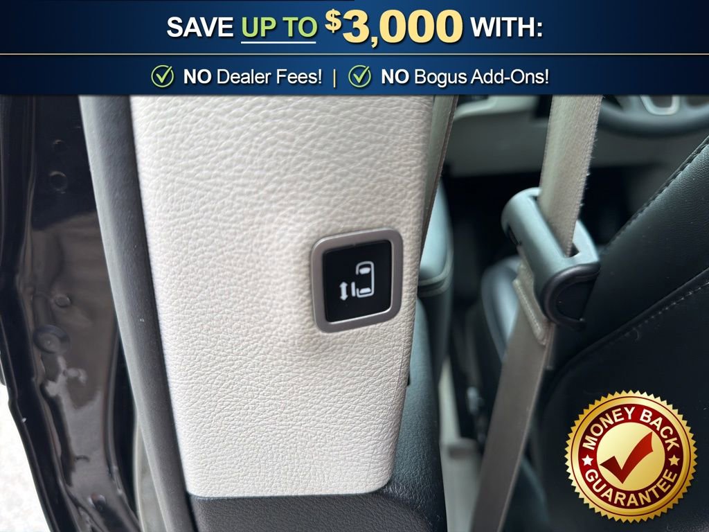 Used 2024 Chrysler Pacifica Touring-L FWD image 18