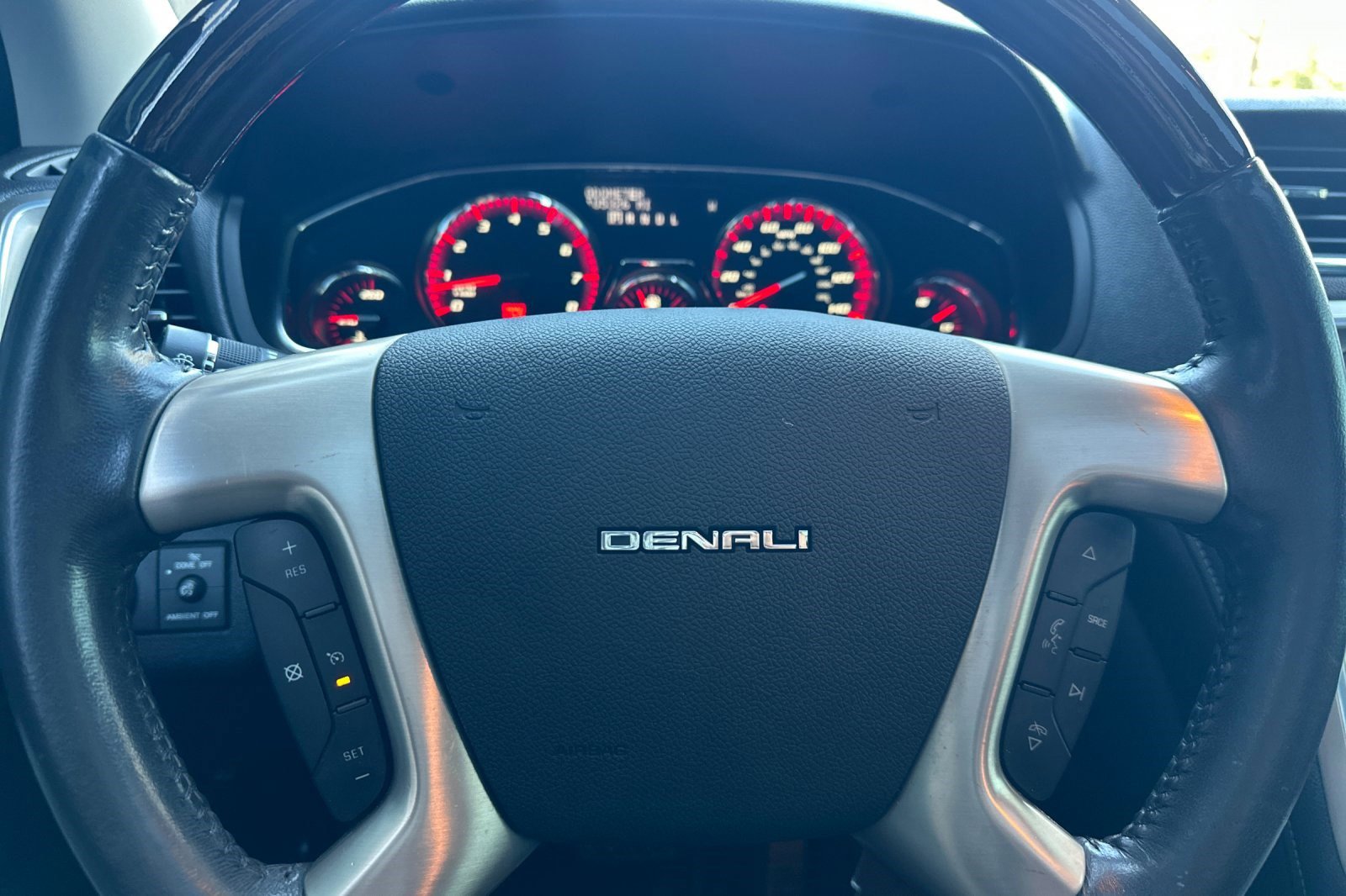 Used 2014 GMC Acadia Denali image 30