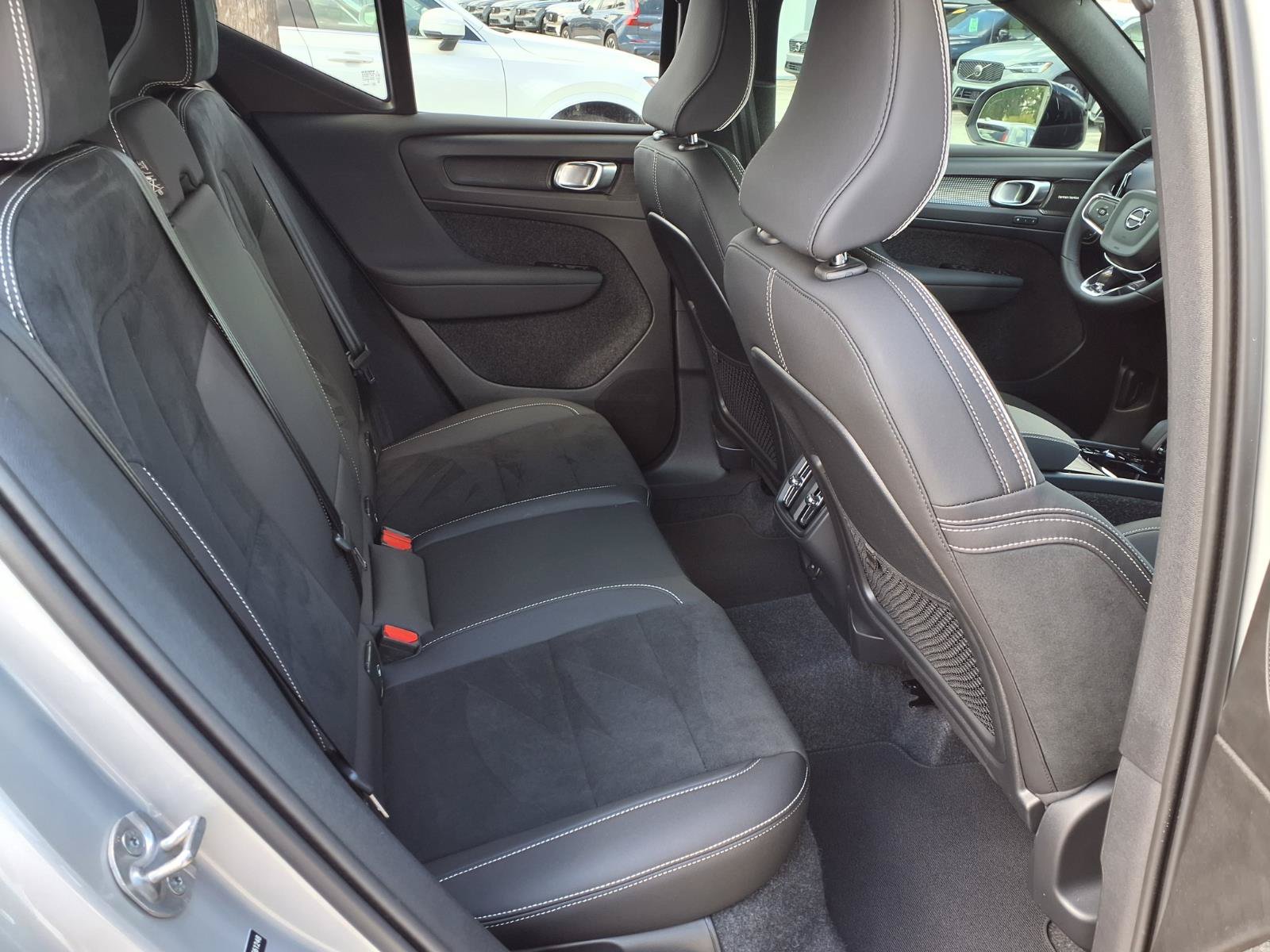 Certified 2025 Volvo XC40 B5 Ultra AWD/4WD image 15