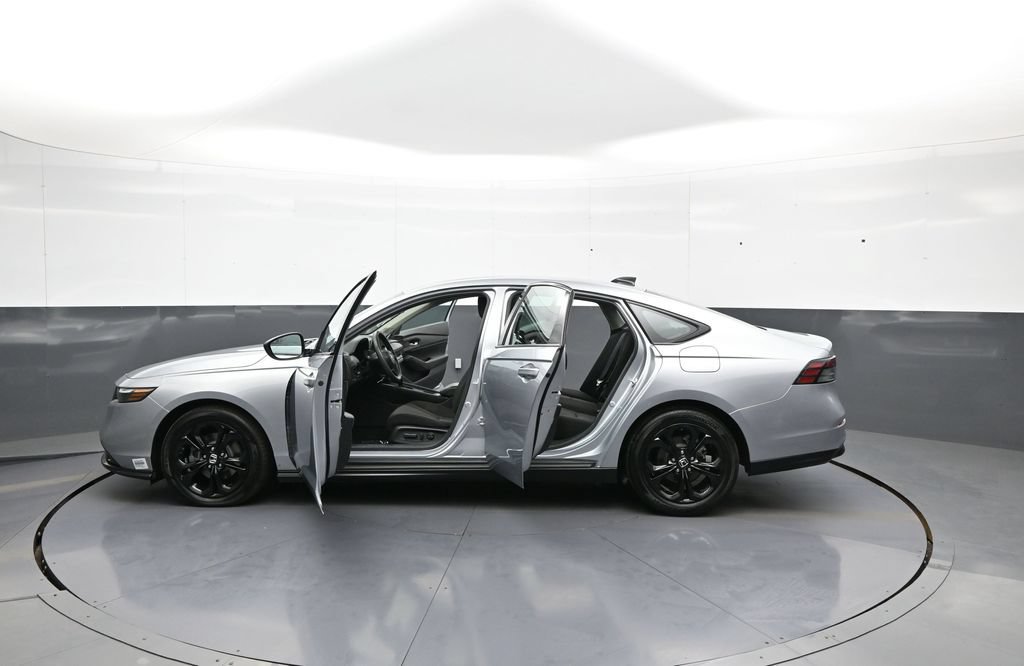 Certified 2025 Honda Accord SE image 42