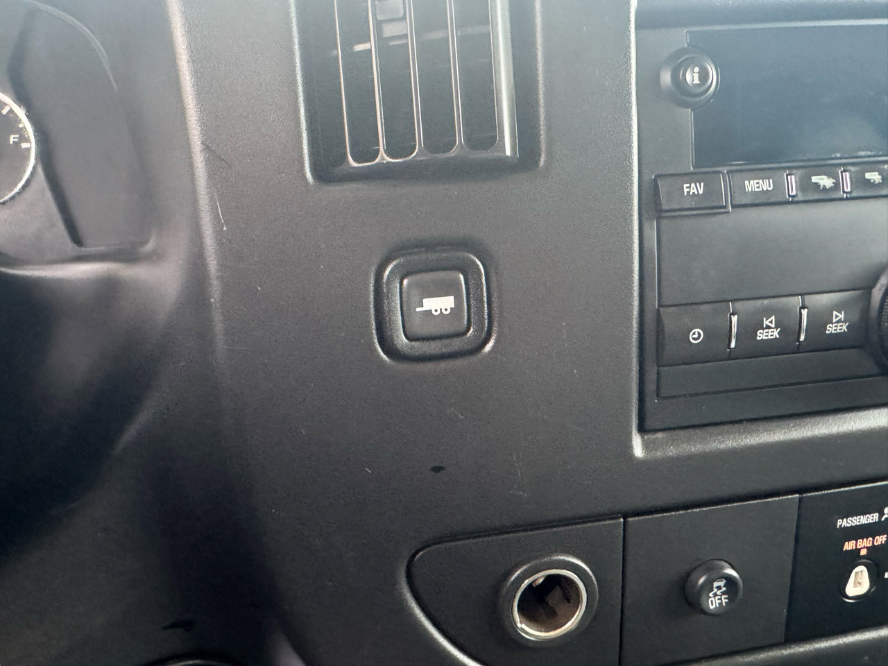 Used 2015 Chevrolet Express 3500 image 18