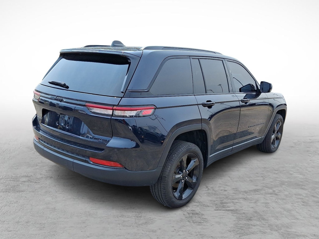 Used 2024 Jeep Grand Cherokee Limited w/ Black Appearance Package AWD/4WD image 5
