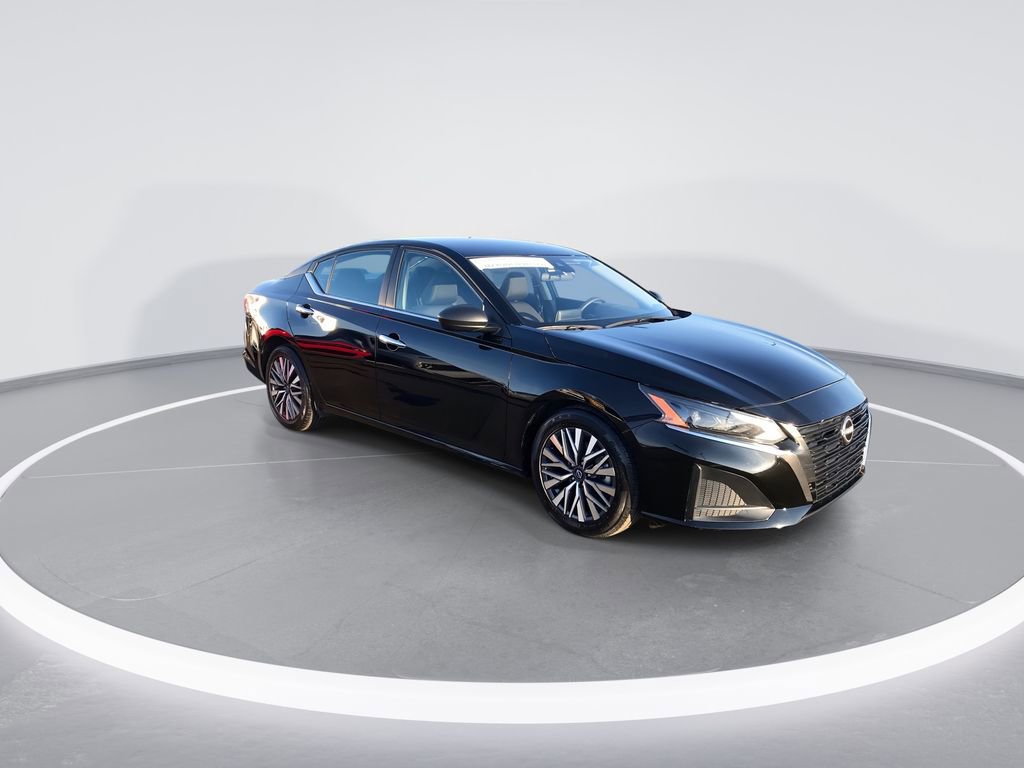 Used 2024 Nissan Altima 2.5 SV FWD image 2