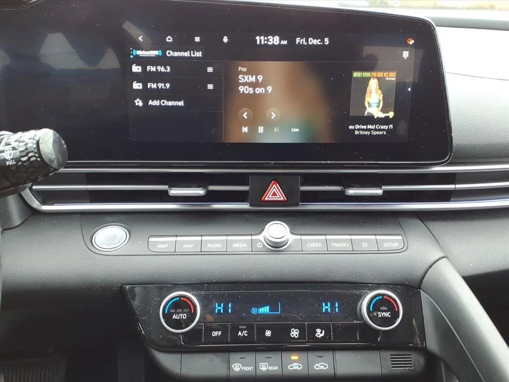 Used 2024 Hyundai Elantra SEL image 32