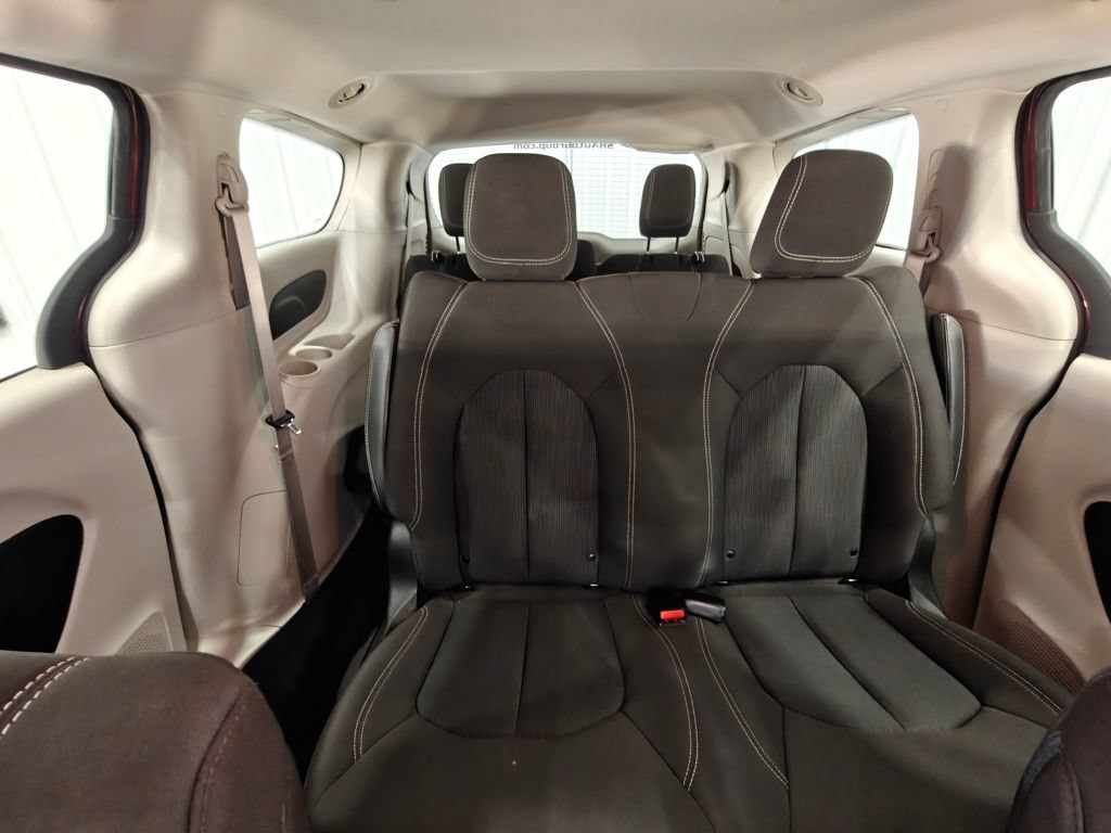 Used 2020 Chrysler Voyager L FWD image 17