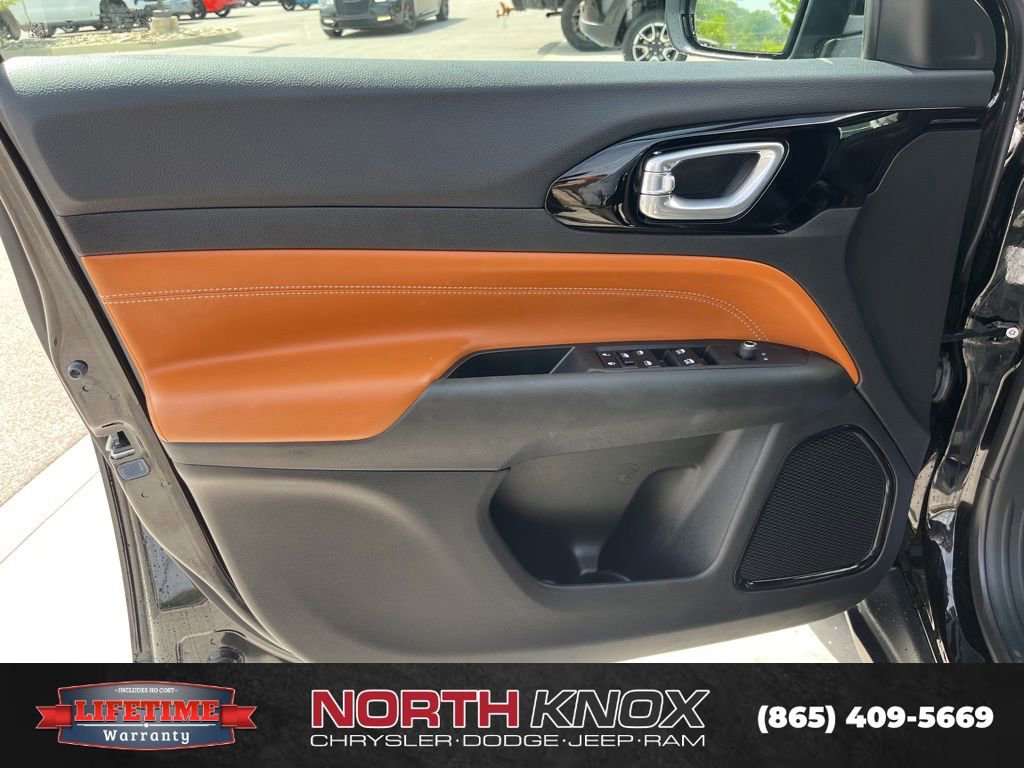 Used 2024 Jeep Compass Limited AWD/4WD image 5