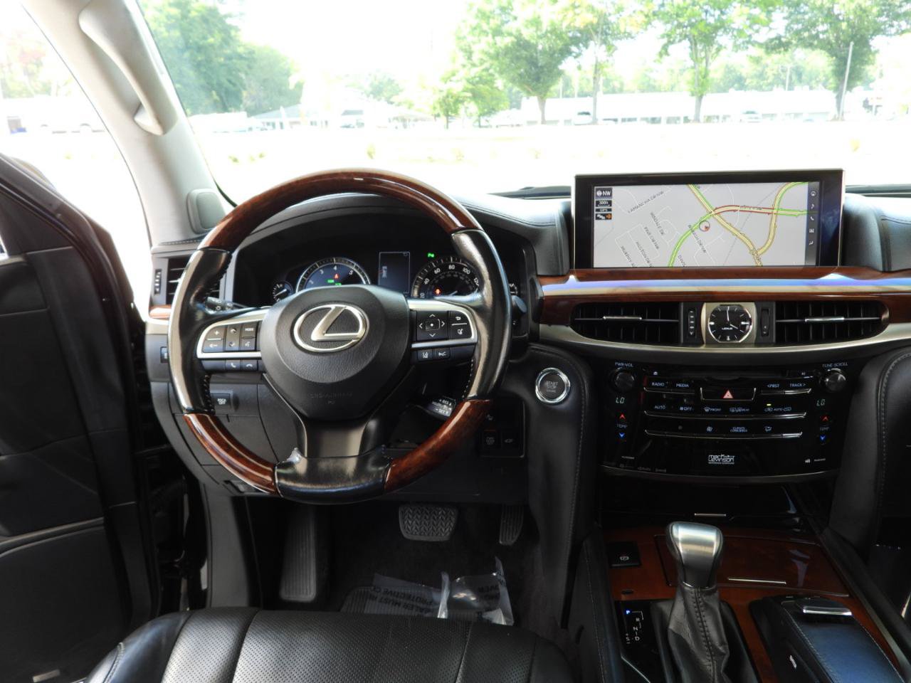 Used 2016 Lexus LX 570 4WD w/ 3rd Row & Luxury Pkg image 72