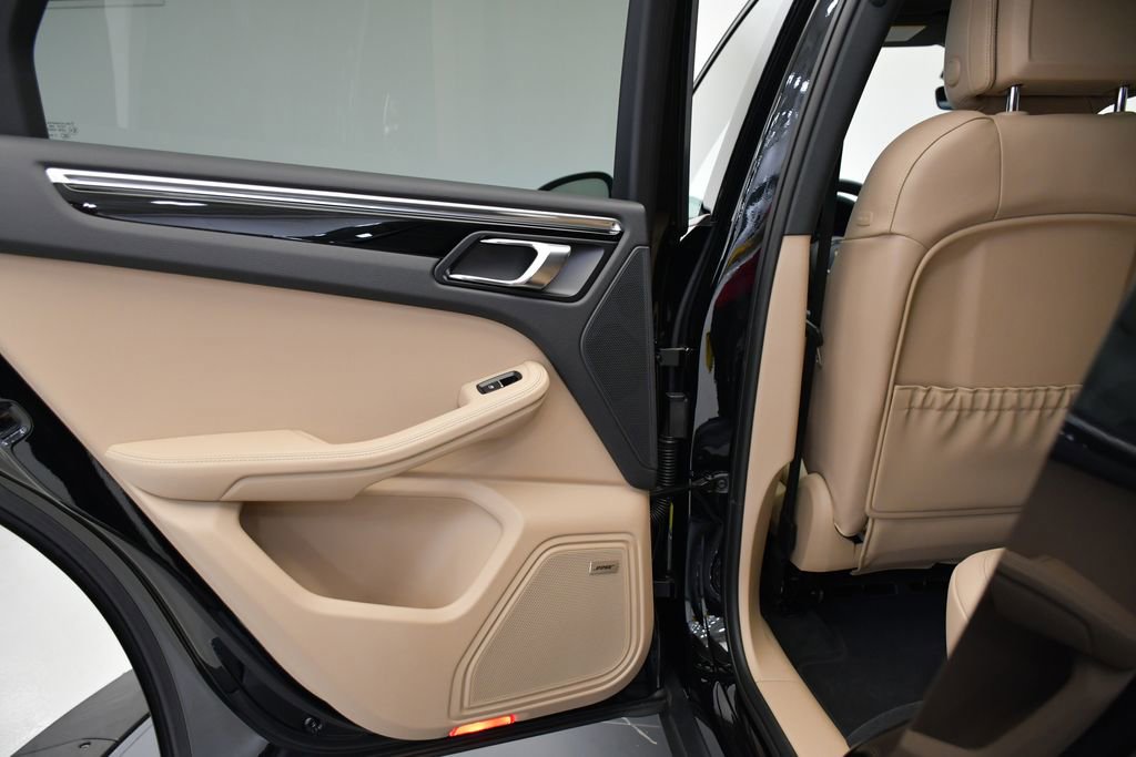 Certified 2025 Porsche Macan image 41