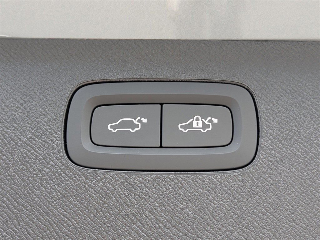 Certified 2026 Volvo XC90 B6 Plus w/ Protection Package Premier image 14