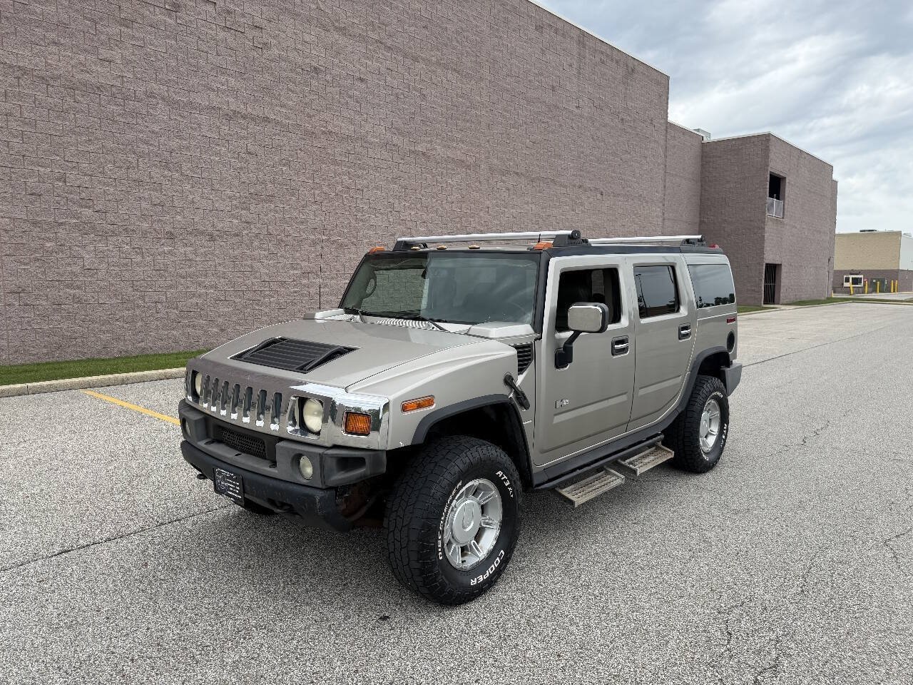 Used 2004 HUMMER H2 w/ Preferred Equipment Group AWD/4WD image 1