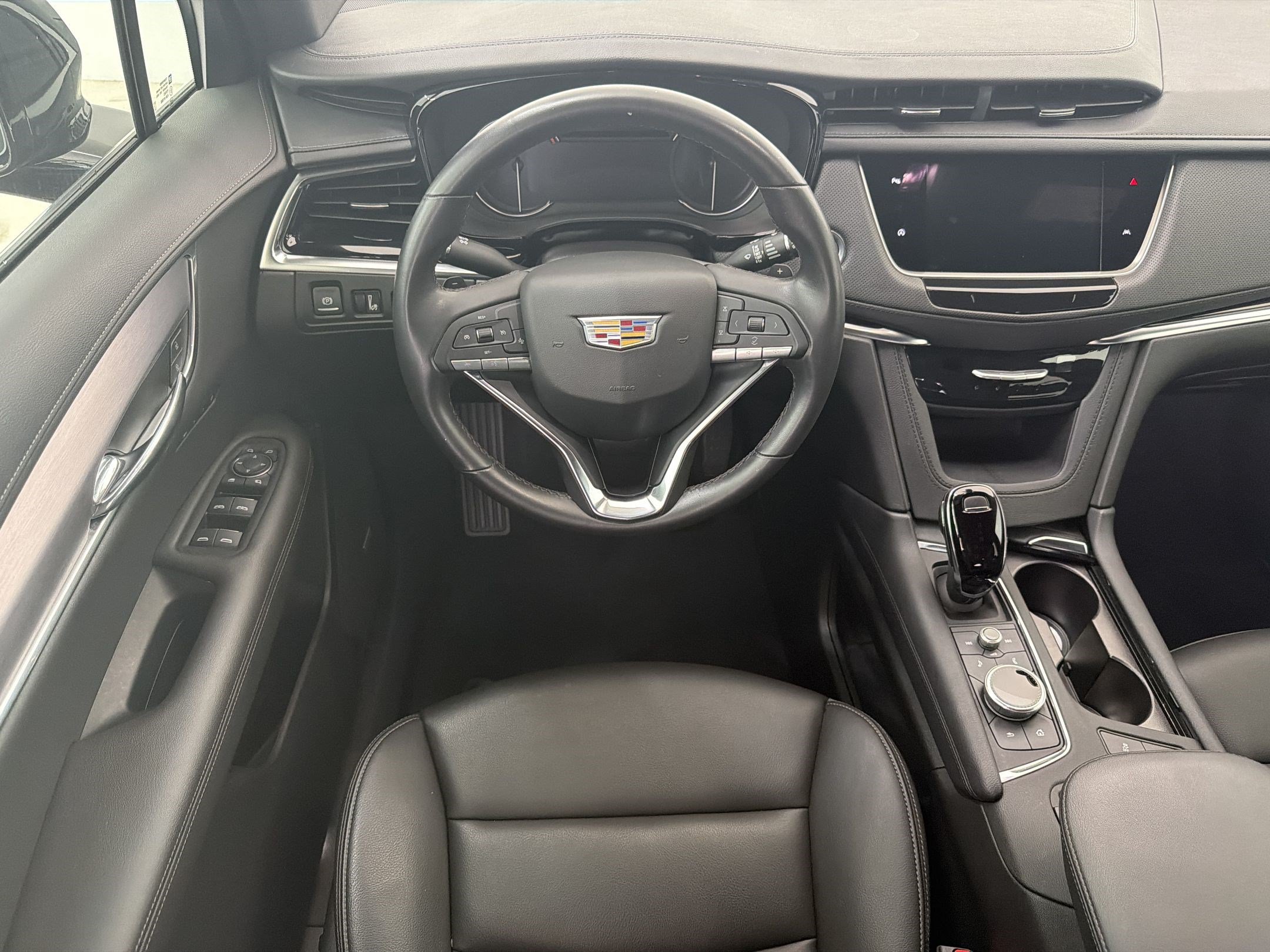 Used 2025 Cadillac XT6 Luxury FWD image 28