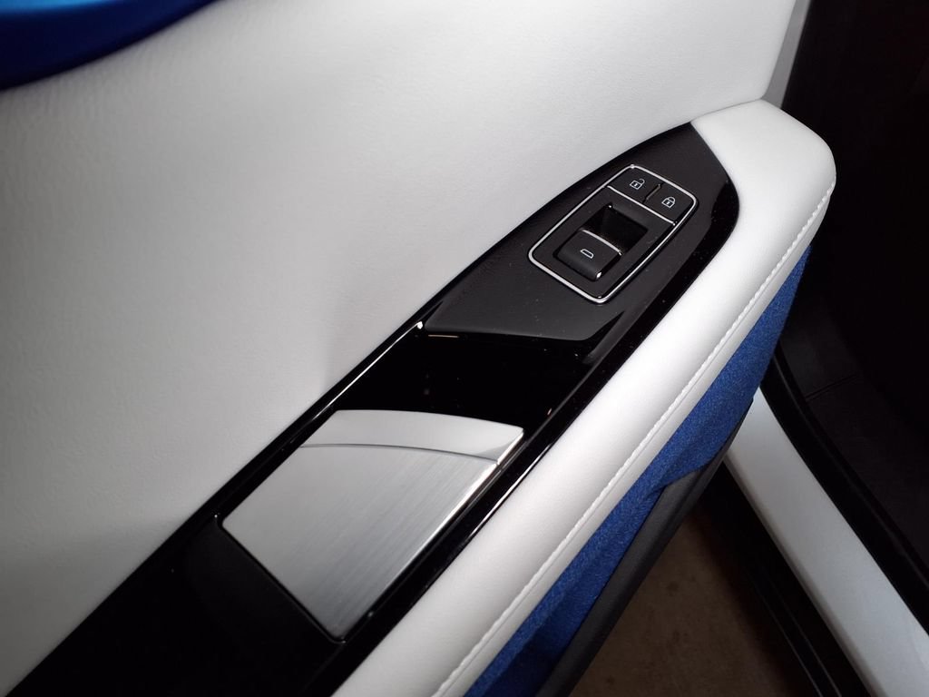 Certified 2025 Cadillac Optiq Luxury 2 w/ LPO, Floor Liner Package AWD/4WD image 16