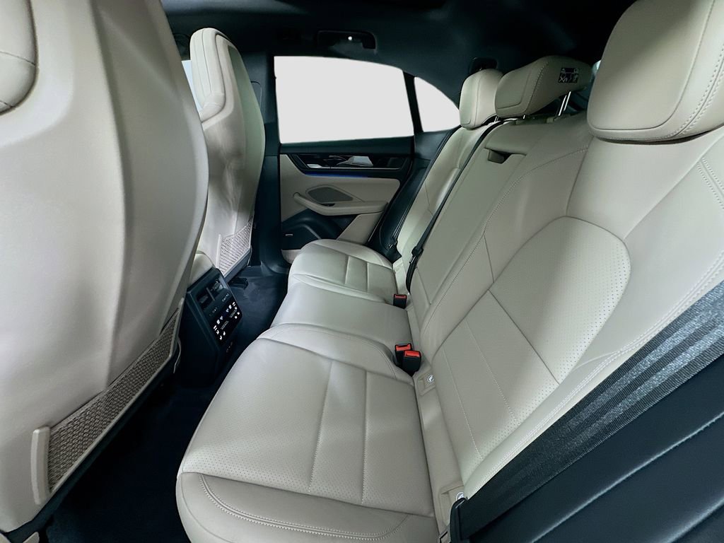 Certified 2025 Porsche Macan Electric image 24