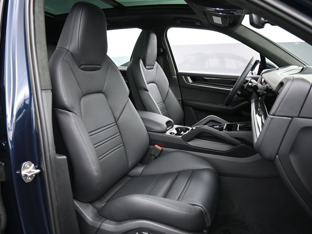 New 2025 Porsche Cayenne Turbo image 33