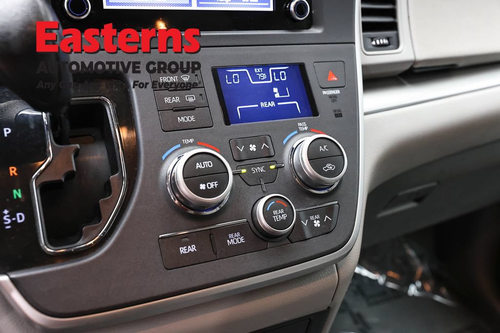 Used 2020 Toyota Sienna L FWD image 19