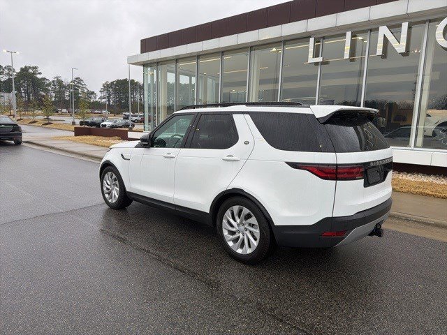 Used 2025 Land Rover Discovery S image 8