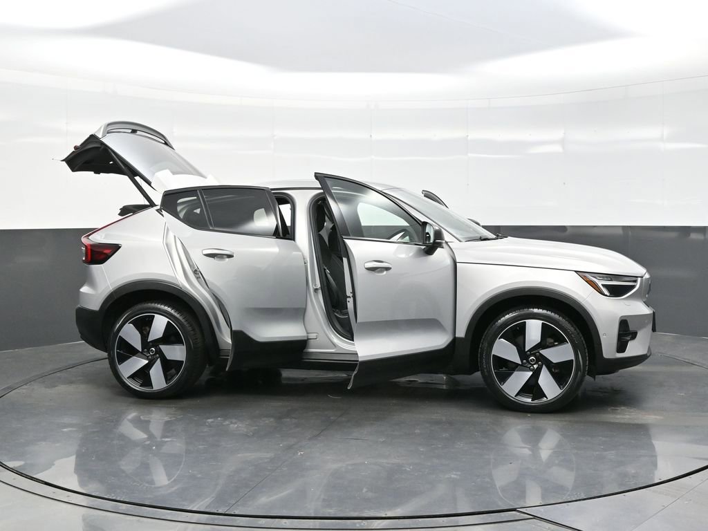 Used 2023 Volvo C40 P8 Recharge Ultimate image 40