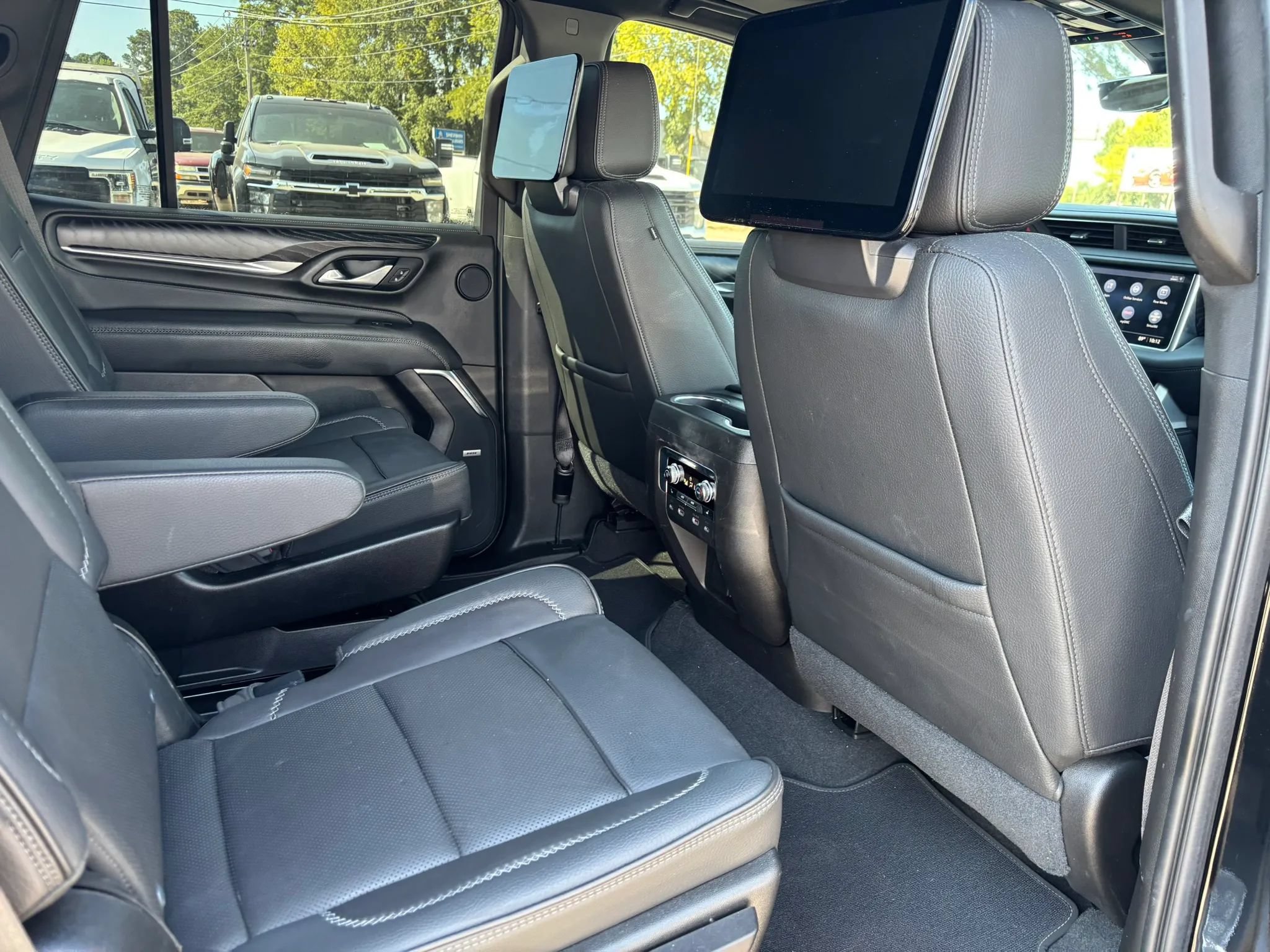 Used 2021 GMC Yukon Denali w/ Denali Ultimate Package AWD/4WD image 23