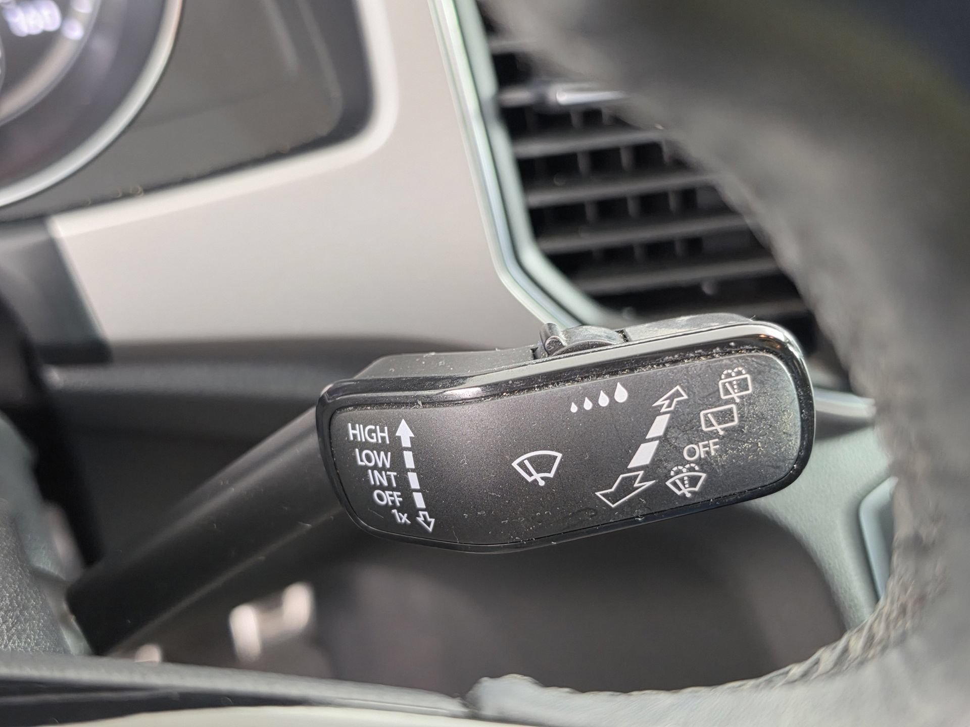 Used 2019 Volkswagen Atlas SE FWD image 24
