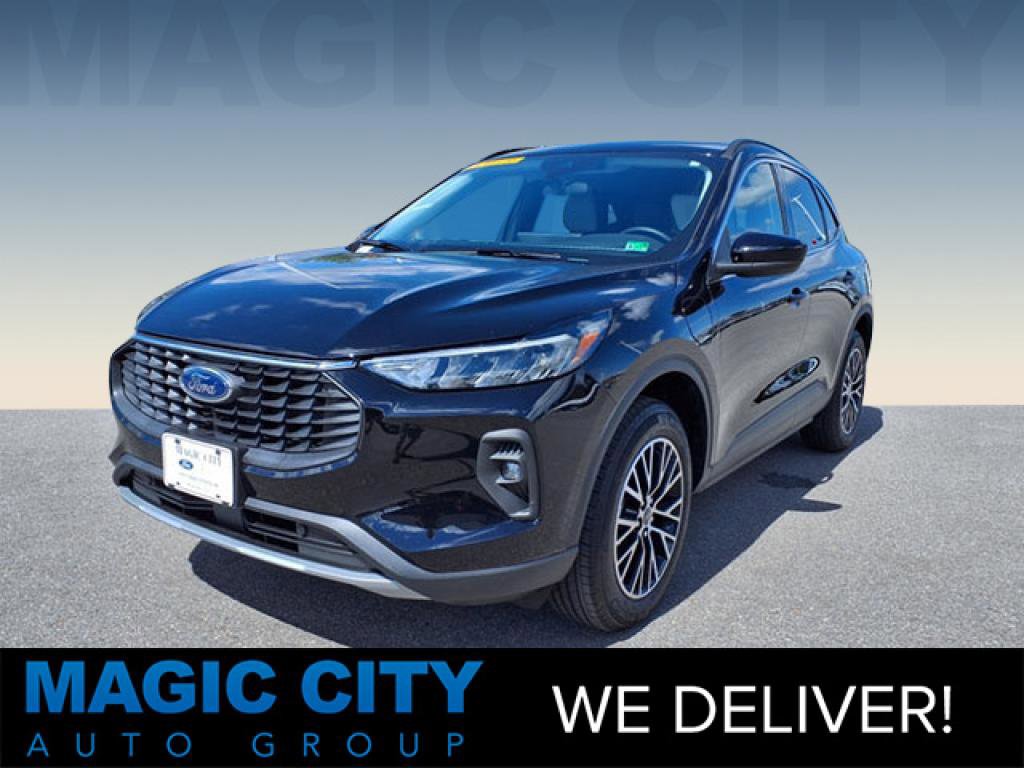 Used 2025 Ford Escape SE w/ Class II Trailer Tow Package