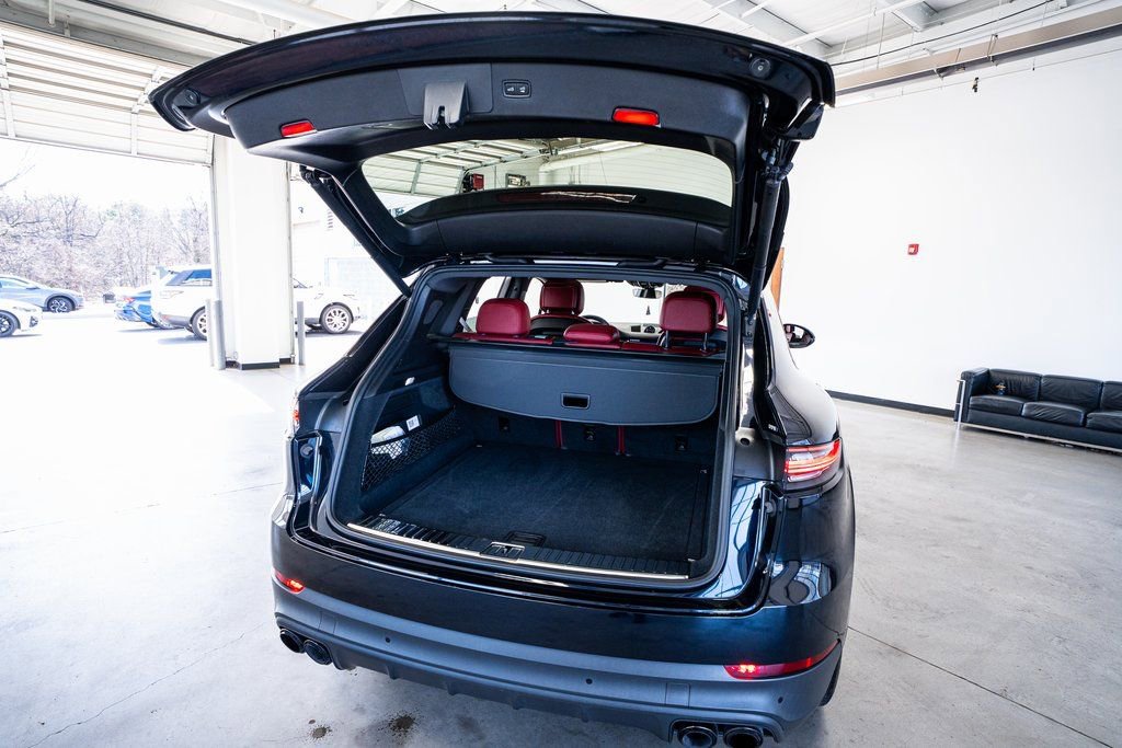 Used 2022 Porsche Cayenne Platinum Edition image 59